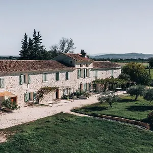 https://mas-de-baume-mas-provencal-au-calme-avec-piscine.fr-provencehotel.com