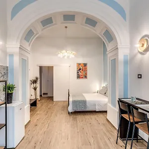 https://the-quarters-naples-apartments.hotels-amalfi.com